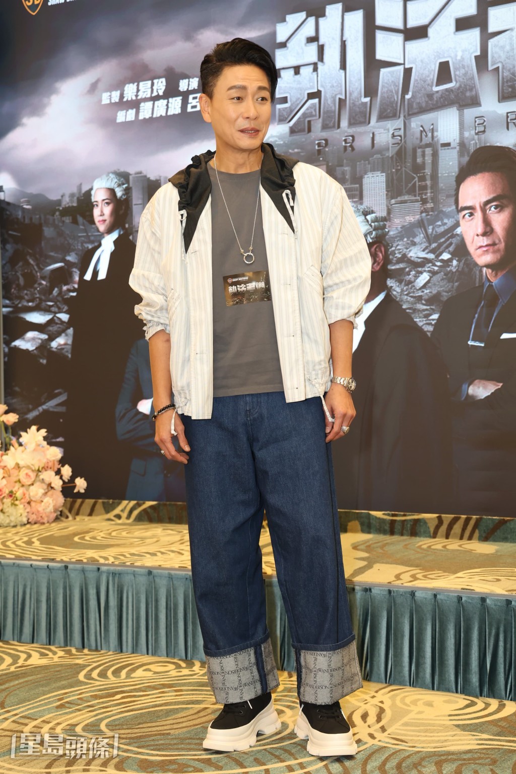 他更透露在戲中也顯露自己有型一面,更笑言:「不可以讓林峯一個人chok盡。」 他更透露在戲中也顯露自己有型一面,更笑言:「不可以讓林峯一個人chok盡。」