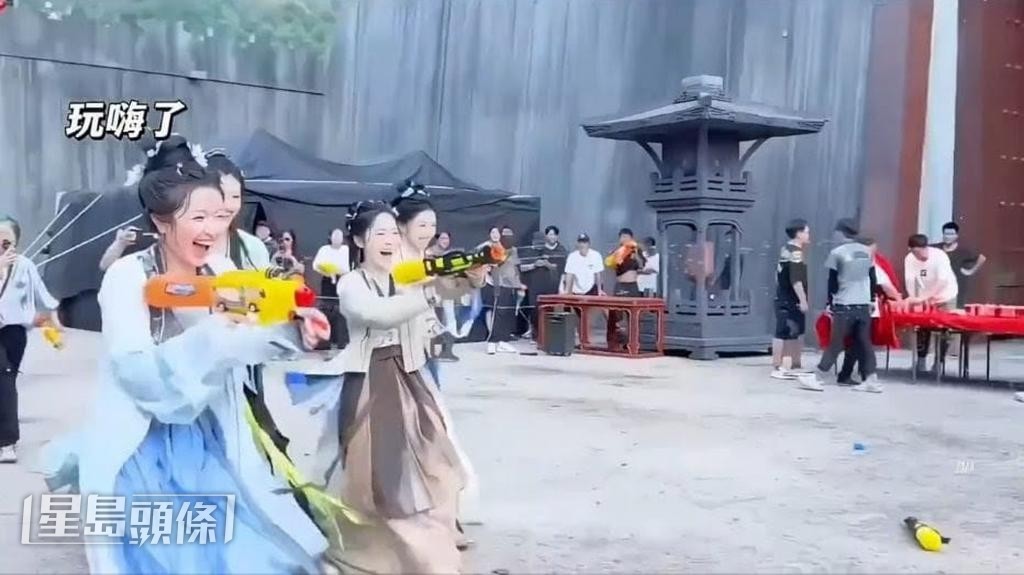 李蘭迪最難忘殺青時打水仗,大家都全情投入,玩得盡情。 李蘭迪最難忘殺青時打水仗,大家都全情投入,玩得盡情。