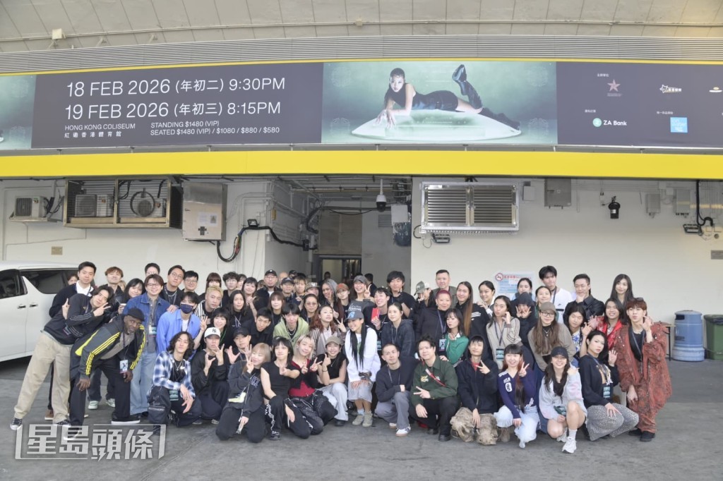 JACE與工作人員影大合照。