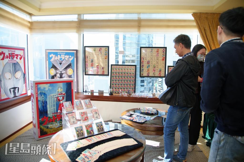 Gabangel於Hotel Artz Fair亮相,呈獻簡耀宗委託創作的作品,同場推出限量版ULTRAMAN「藝術撲克牌」。 Gabangel於Hotel Artz Fair亮相,呈獻簡耀宗委託創作的作品,同場推出限量版ULTRAMAN「藝術撲克牌」。