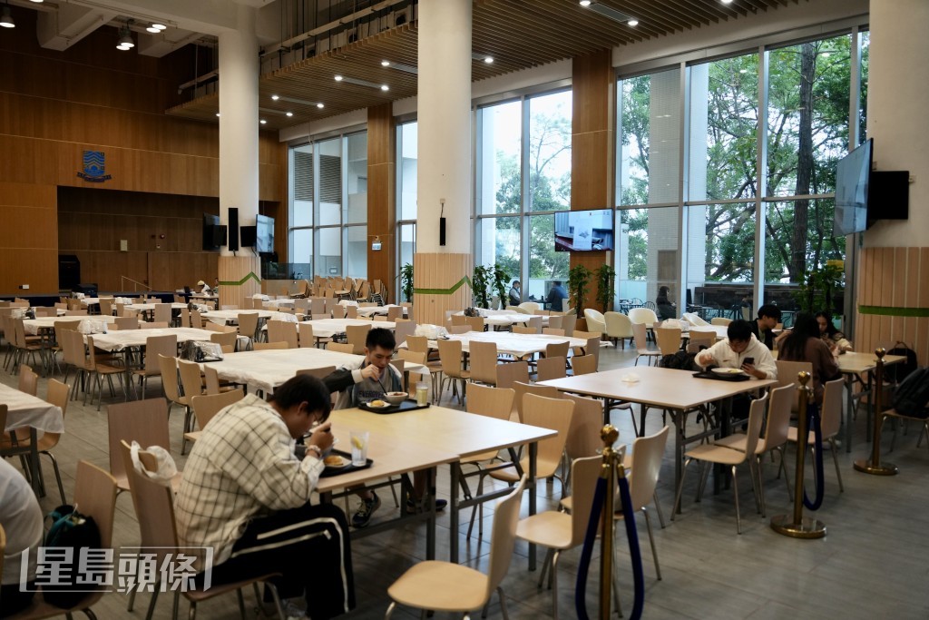 審計報告指中大校園內食肆全未領取食物業牌照，但涉嫌違規招待校外人士。資料圖片