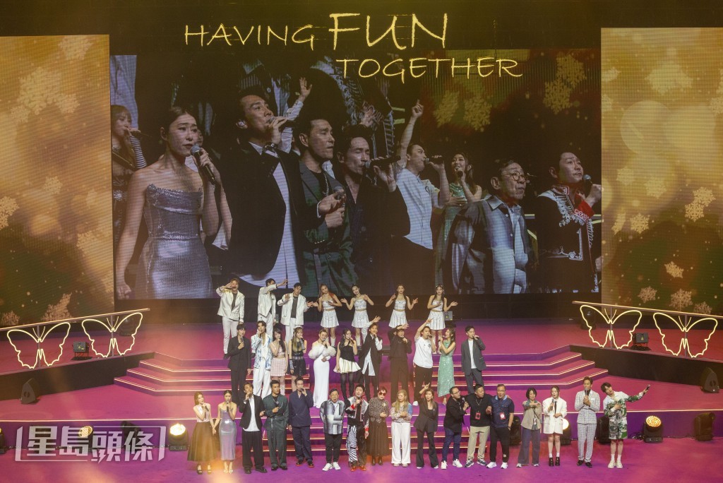 最後以一曲《共同渡過》為全晚演唱會劃上圓美句號。