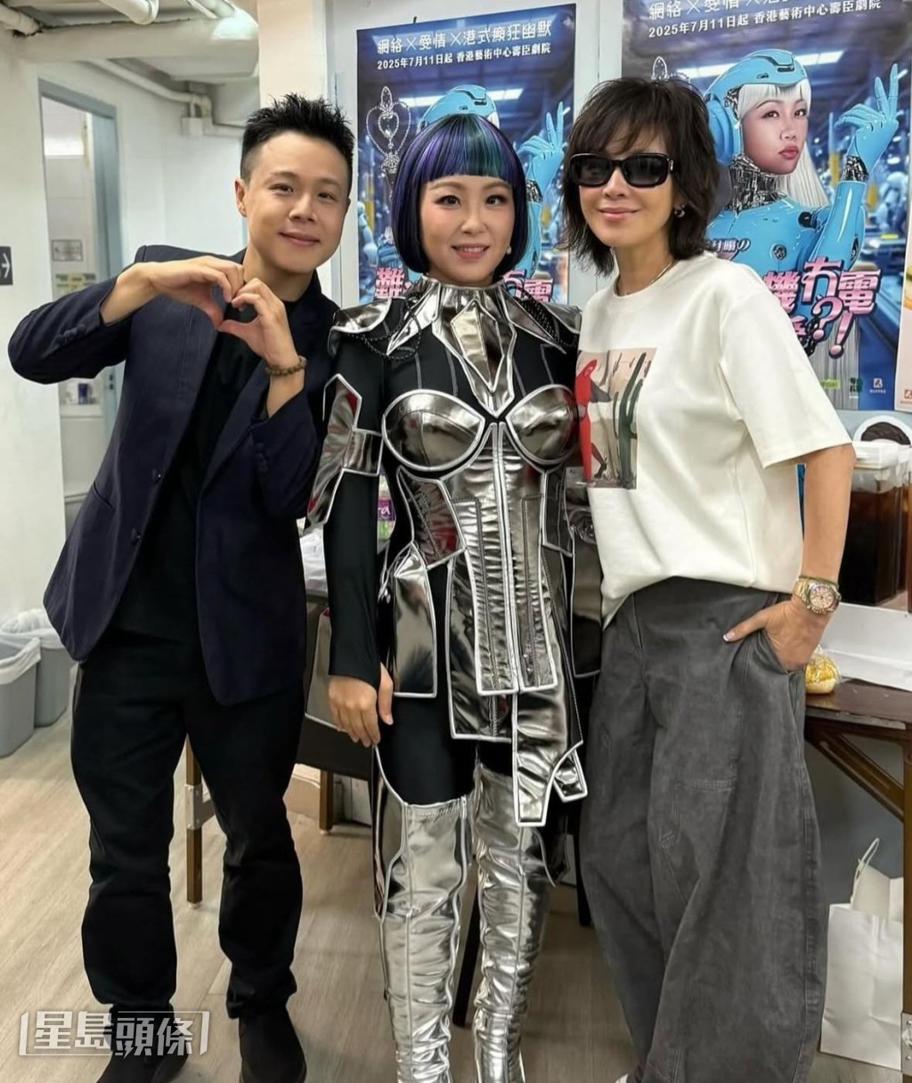 蝦頭早前演出舞台劇《難道手機冇電才去愛》，劉嘉玲也有撐場。