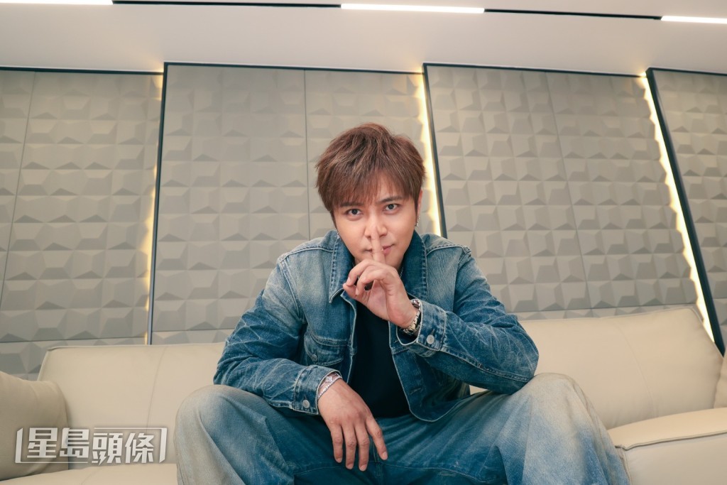 对他而言,真正的高峰时刻并非来自任何成绩或奖项,而是作品被喜爱的瞬间。 对他而言,真正的高峰时刻并非来自任何成绩或奖项,而是作品被喜爱的瞬间。