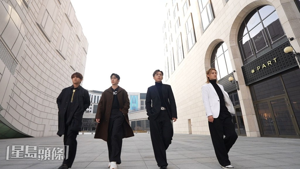 四子一字排開,極具氣派,驟眼睇還以為他們是港版「F4」! 四子一字排開,極具氣派,驟眼睇還以為他們是港版「F4」!