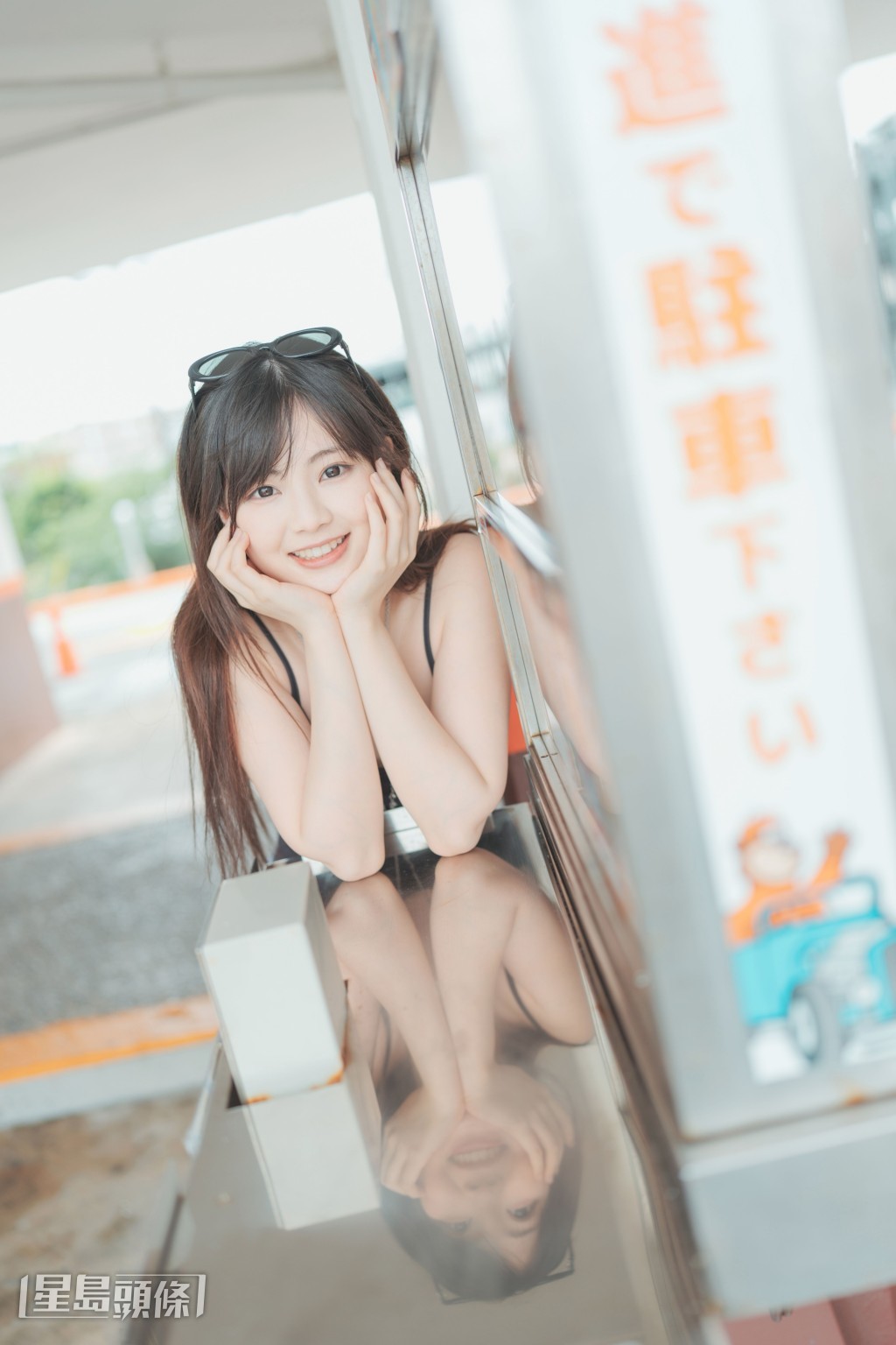 Miu指拍写真要与镜头互动讲故事，所以每个造型都有不同的动作设定。
