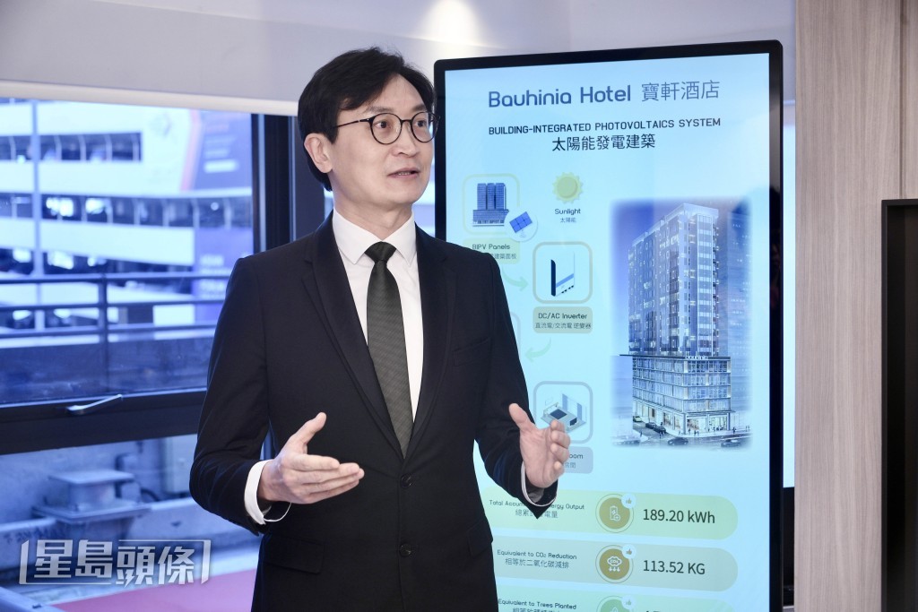 寶軒酒店集團董事及總經理葉偉倫（右）表示，項目低碳元素吸引不少大型集團視為員工宿舍的首選。