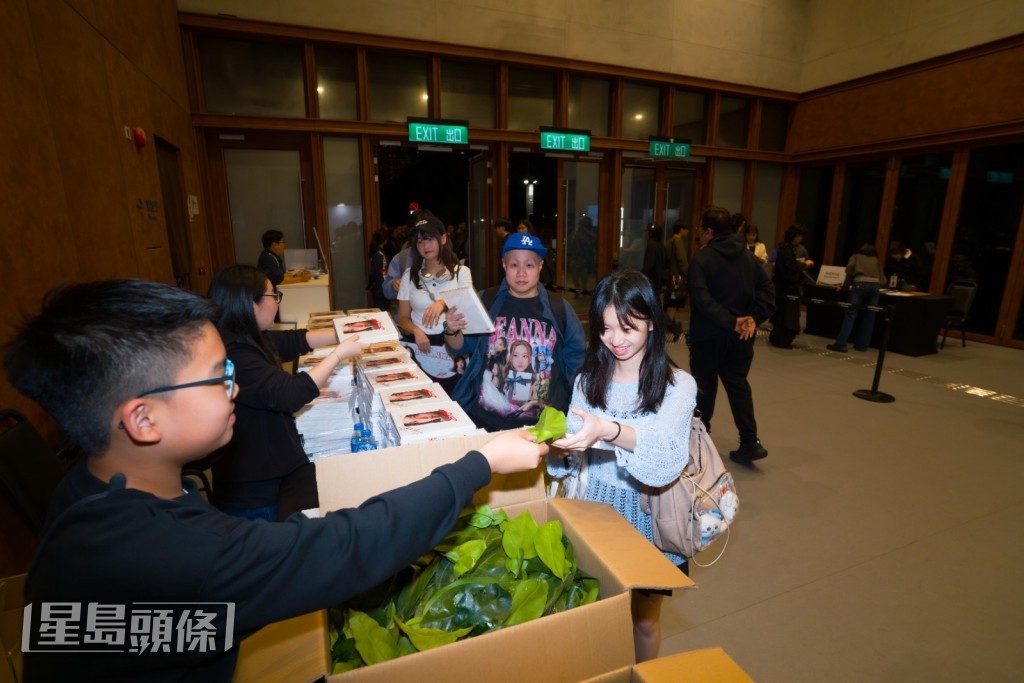 歌迷入場均獲得Feanna送出「碌柚葉」應節。