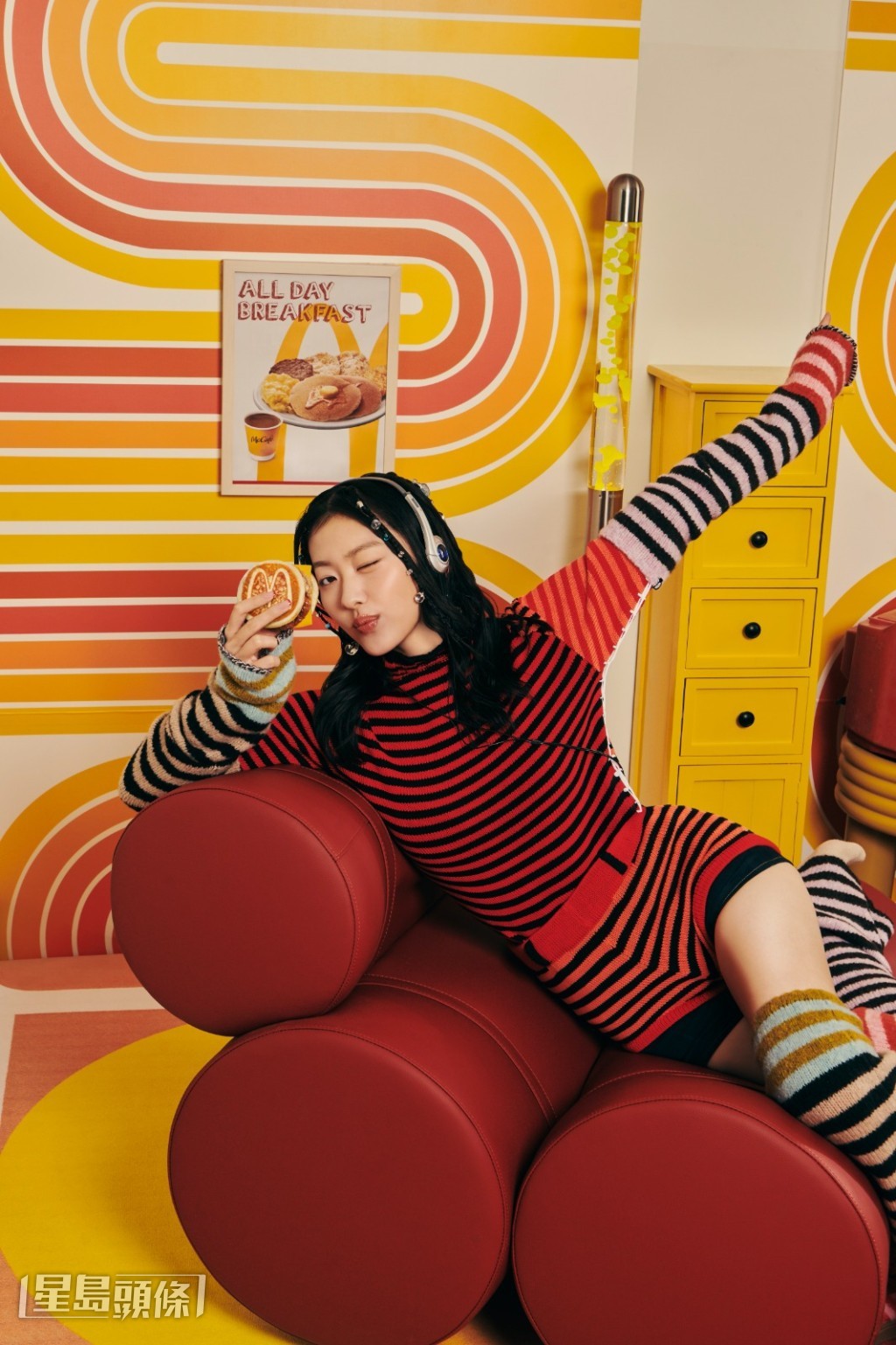 順勢推出其出道以來第二首廣東歌《新人一樣》，並邀請黃偉文填詞。