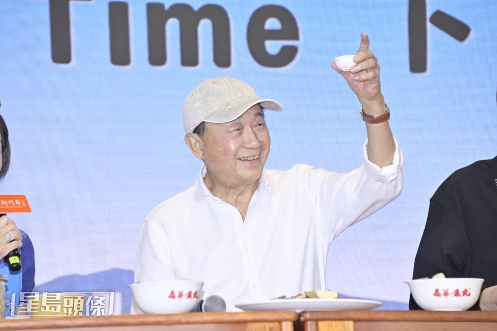 許冠文大讚潮州女生最靚,又表示喜歡魚蛋。 許冠文大讚潮州女生最靚,又表示喜歡魚蛋。