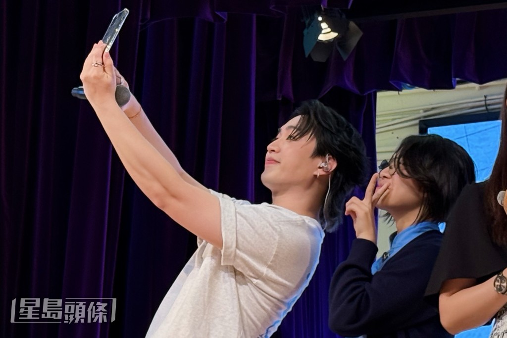 Jer與學生Selfie。