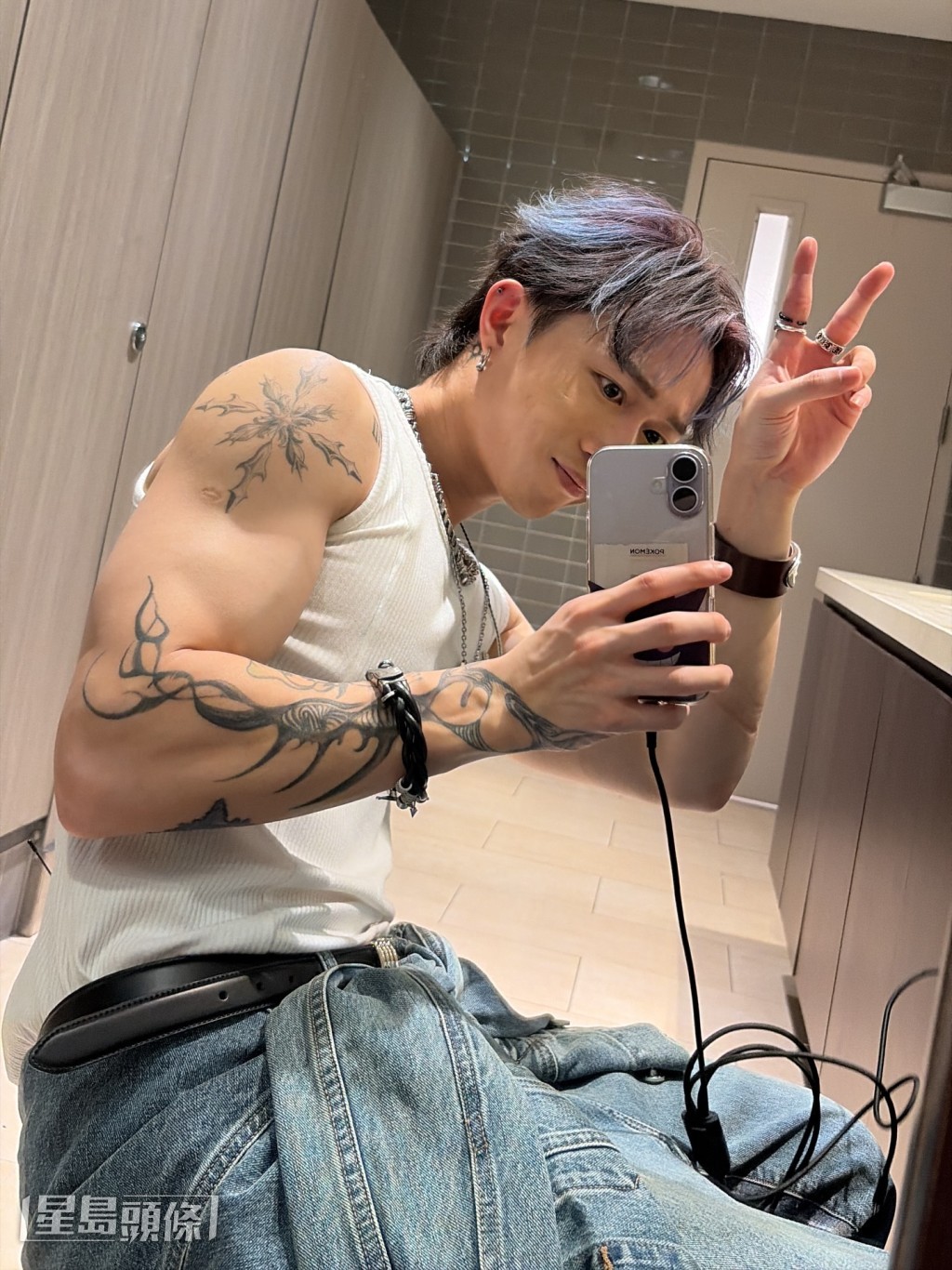Telle自认一身肌肉加纹身,不适合做男团。 Telle自认一身肌肉加纹身,不适合做男团。