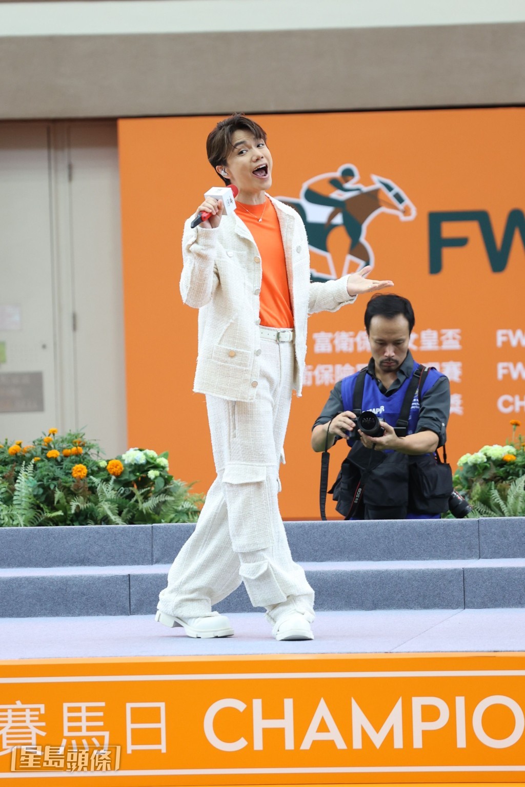 张敬轩今日到沙田马场担任开幕表演嘉宾，心情兴奋。