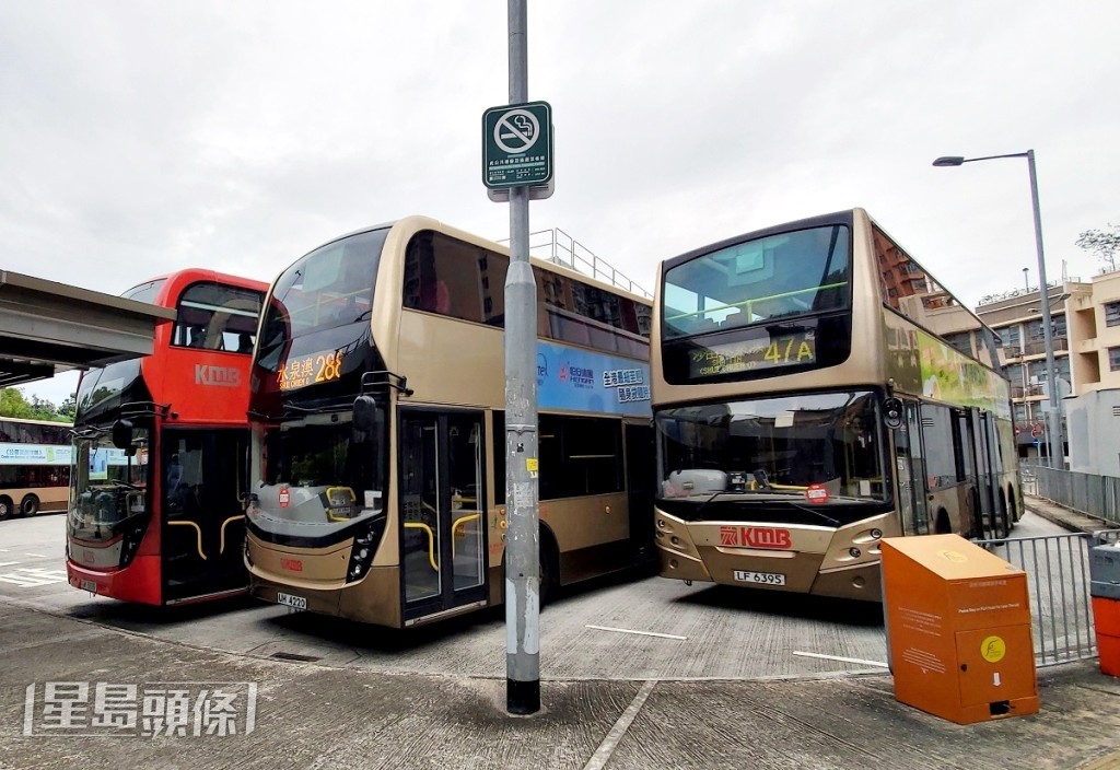 小童當日可免費乘搭逾四百五十條九巴及龍運路線,令家長與小童可輕鬆前往各區,好好享受假期親子時間。資料圖片 小童當日可免費乘搭逾四百五十條九巴及龍運路線,令家長與小童可輕鬆前往各區,好好享受假期親子時間。資料圖片