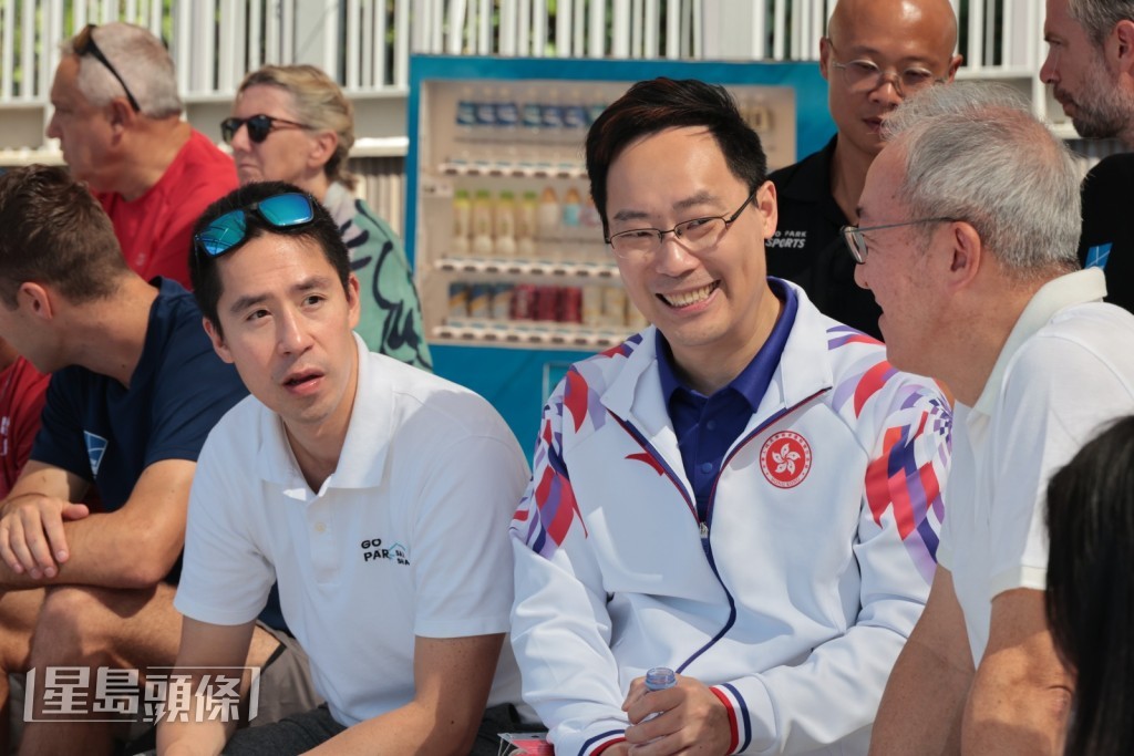 体育专员蔡健斌(中)表示,FIP银级赛为香港板网球注入强大动能。 体育专员蔡健斌(中)表示,FIP银级赛为香港板网球注入强大动能。