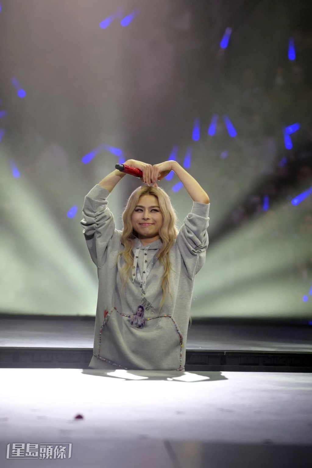 Gin Lee向全場粉絲派心心！