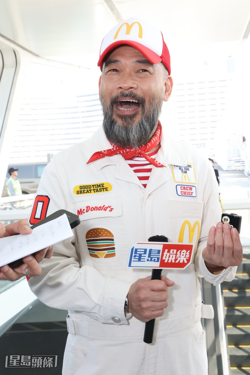適逢今日是阿葛58歲生日正日,他笑指現場似自己開生日會。 適逢今日是阿葛58歲生日正日,他笑指現場似自己開生日會。