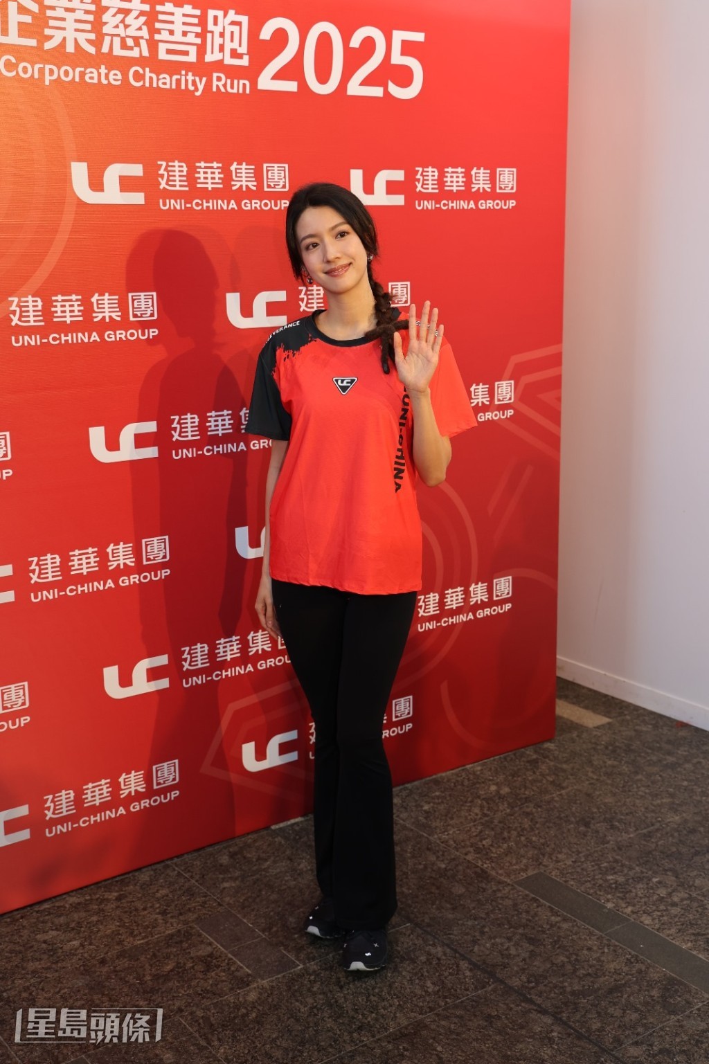 蔡思貝透露稍後將與羅子溢和羅啟豪等到美國登台,正勤力練歌。 蔡思貝透露稍後將與羅子溢和羅啟豪等到美國登台,正勤力練歌。