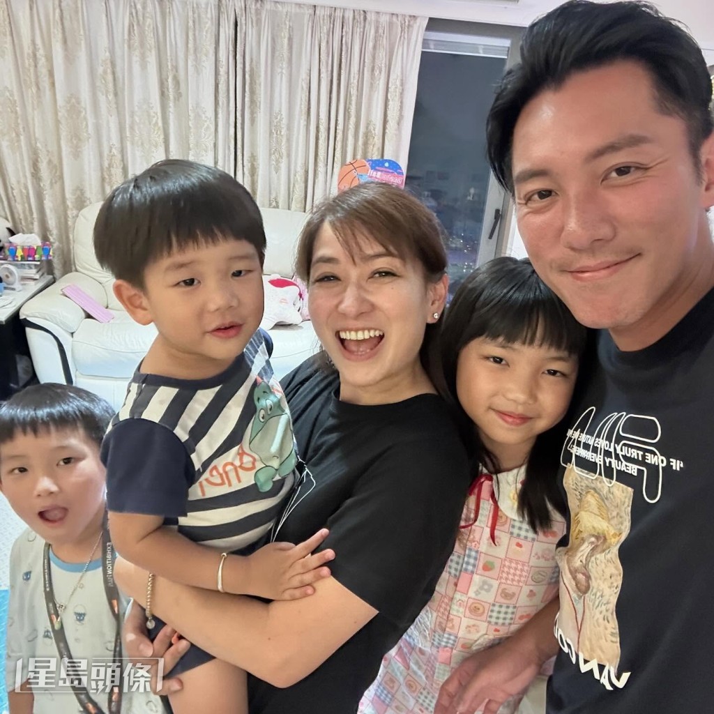 麥雅緻離開TVB後，一直忙於直播推介商品的工作，老公有空在身邊時也會做助手，現在亦會參與其中。