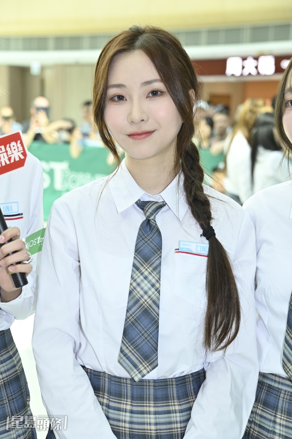問她們的家人會否有興趣參與?Cindy笑說:「我哥哥都30幾歲。(可以參加《中年好聲音》?)但他無呢方面的天份,都是留給其他有天份的人參加。」 問她們的家人會否有興趣參與?Cindy笑說:「我哥哥都30幾歲。(可以參加《中年好聲音》?)但他無呢方面的天份,都是留給其他有天份的人參加。」