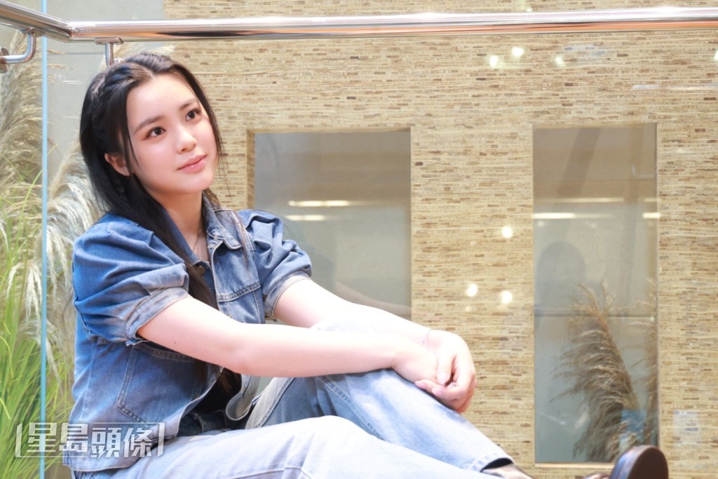 Chantel入行前以為做藝人輕鬆好玩,入行後才知完全不是那回事。 Chantel入行前以為做藝人輕鬆好玩,入行後才知完全不是那回事。