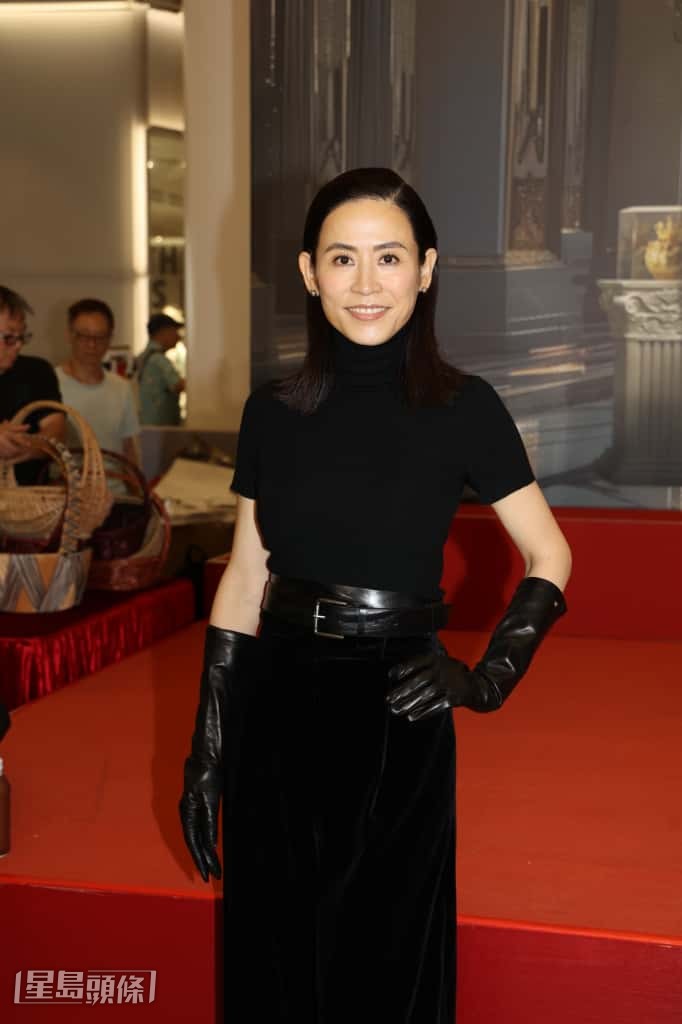 提到林峯馬來西亞演唱會邀請她做嘉賓,宣萱指已驚緊。 提到林峯馬來西亞演唱會邀請她做嘉賓,宣萱指已驚緊。