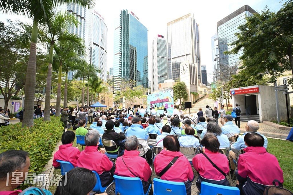 金鐘夏愨花園舉行「港島總區提子防騙海陸空嘉年華」暨「提子公園」開幕禮。