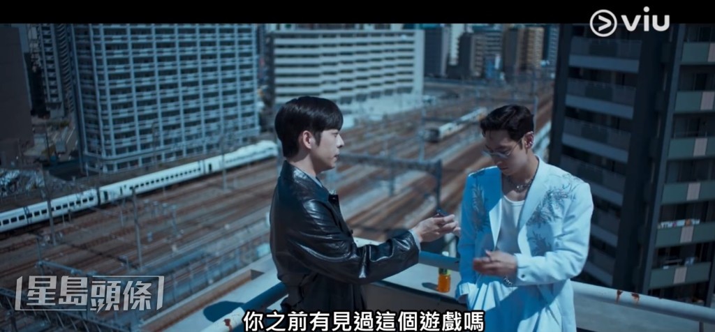 他在天台向李帝勳透露案情，企圖試探對方底細。