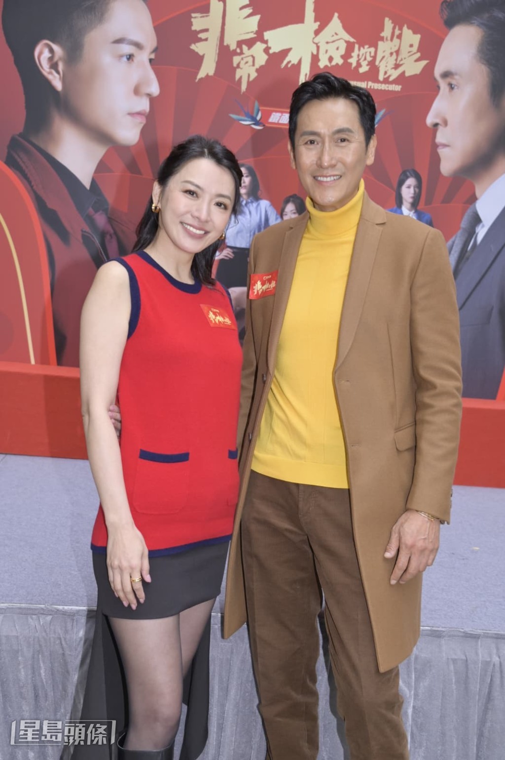 陈炜身穿背心短裙，笑言刚从马来西亚回港所以不怕冻。