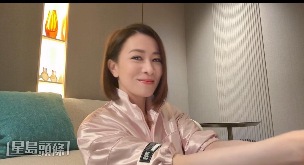 Shaun明天要返深圳與阿佘拍攝《新聞女王2》,會多謝阿佘為他拍片祝賀。 Shaun明天要返深圳與阿佘拍攝《新聞女王2》,會多謝阿佘為他拍片祝賀。