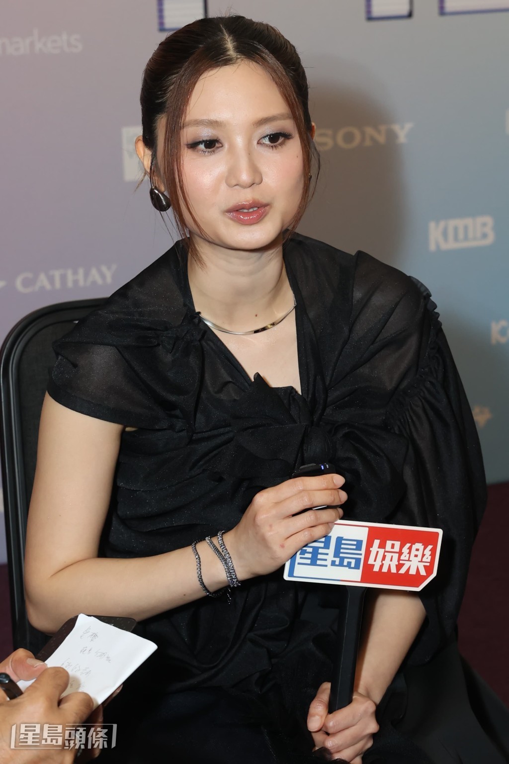 黃妍大讚Jer預先設計好和音部分,所以大家夾得很好。 黃妍大讚Jer預先設計好和音部分,所以大家夾得很好。