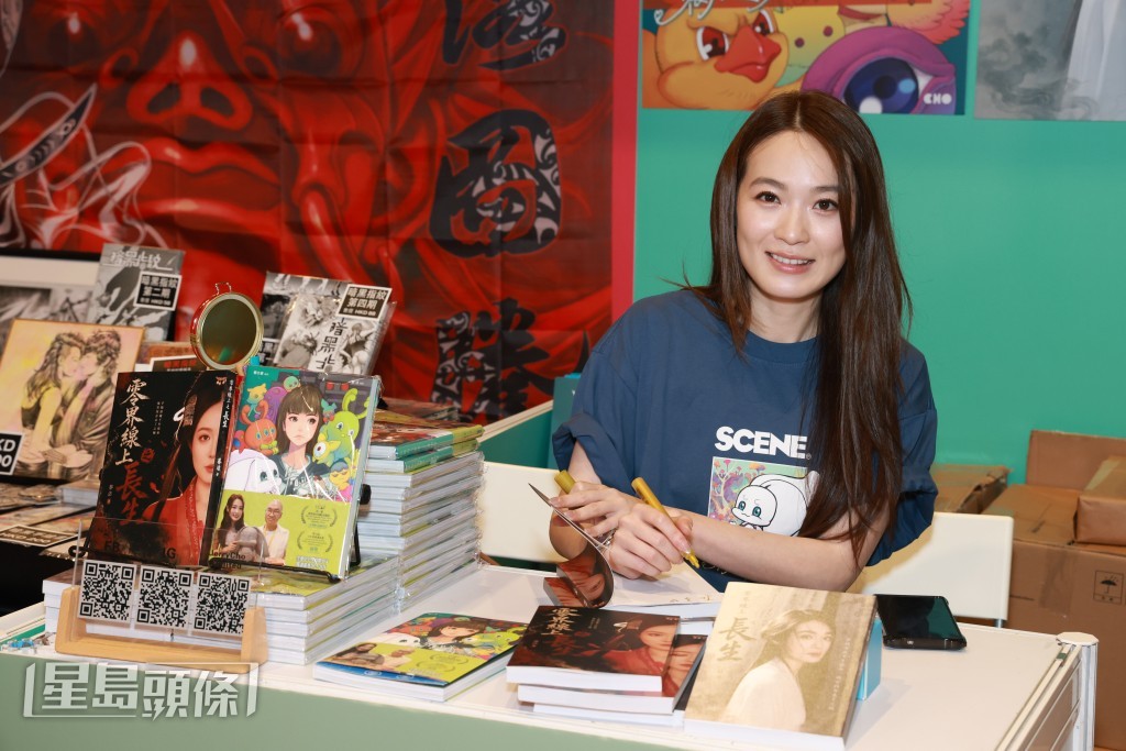 蔡潔為咗封面特登飛去成都影古裝造型相！