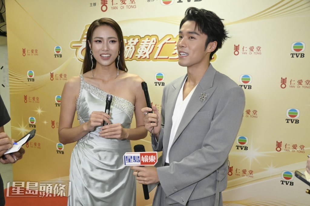 丁子朗則稱讚對方，說：「佢背得超快！」