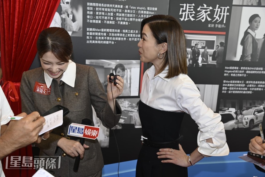 問到拍時是否有被阿佘震攝?她說:「冇,因為個角色真係唔可以驚,只能夠頂硬上。」 問到拍時是否有被阿佘震攝?她說:「冇,因為個角色真係唔可以驚,只能夠頂硬上。」