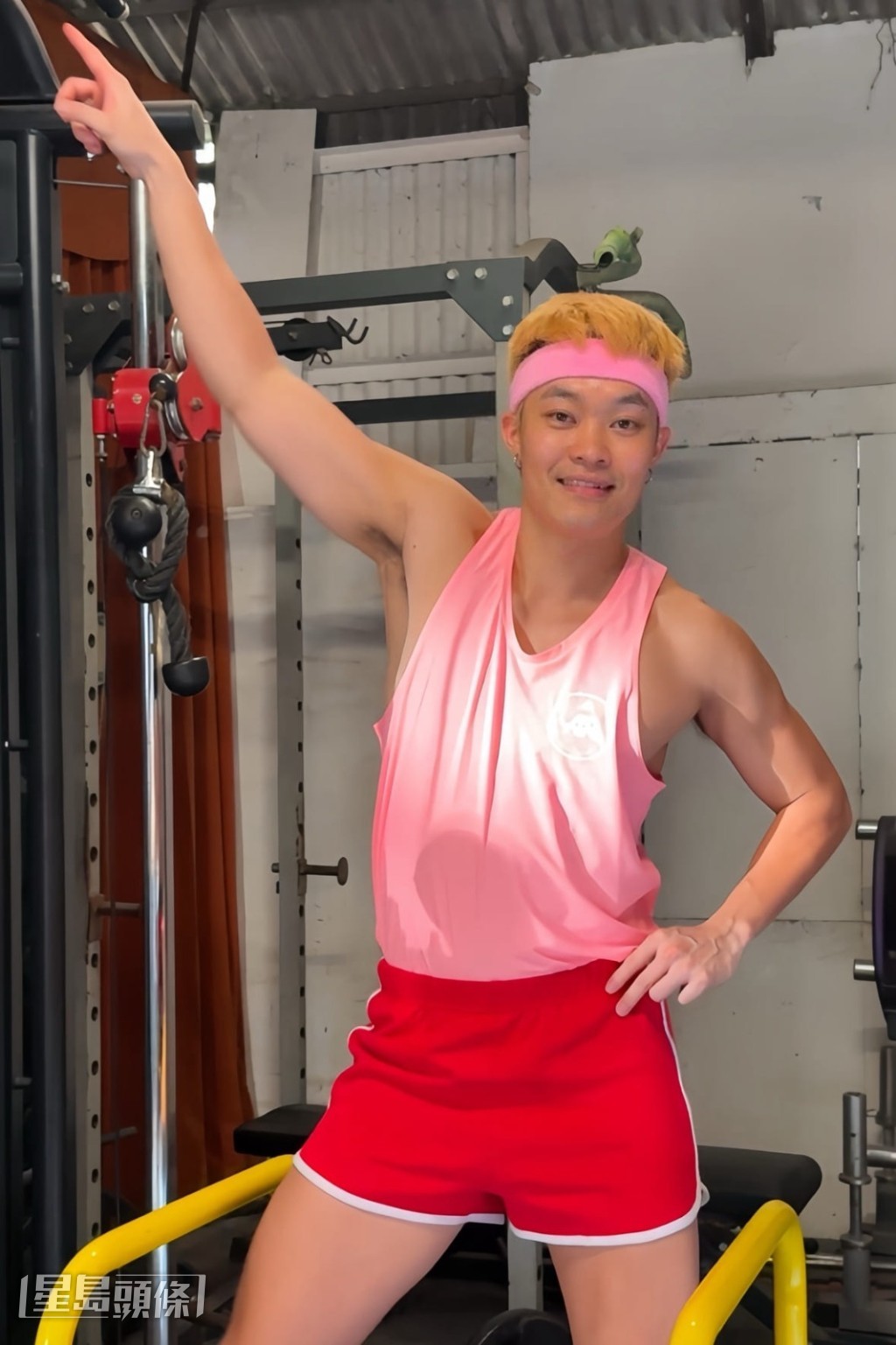 胡子彤呢個look好搶眼! 胡子彤呢個look好搶眼!