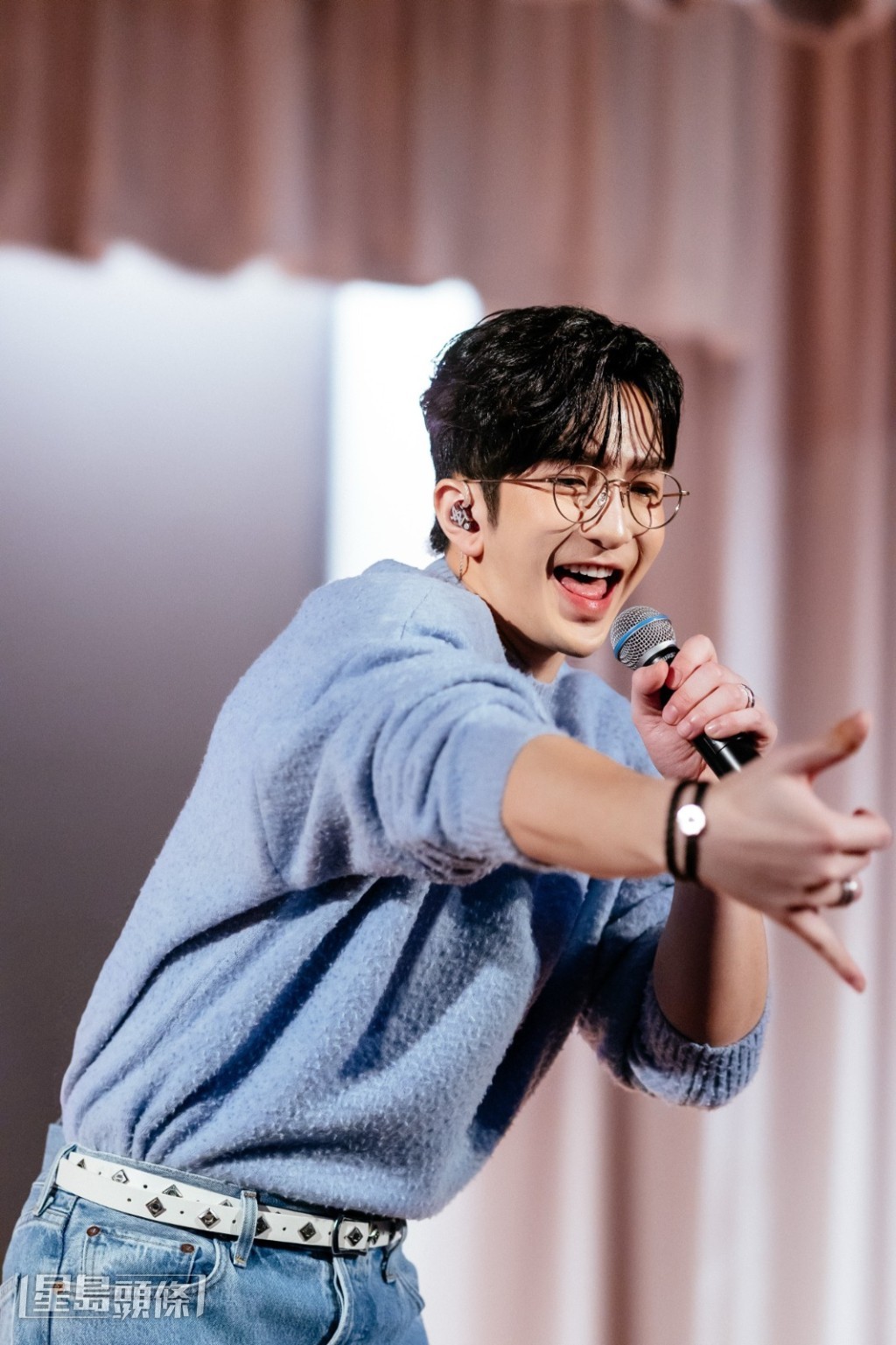 Anson Lo唱出《Hey Hey OK！》。