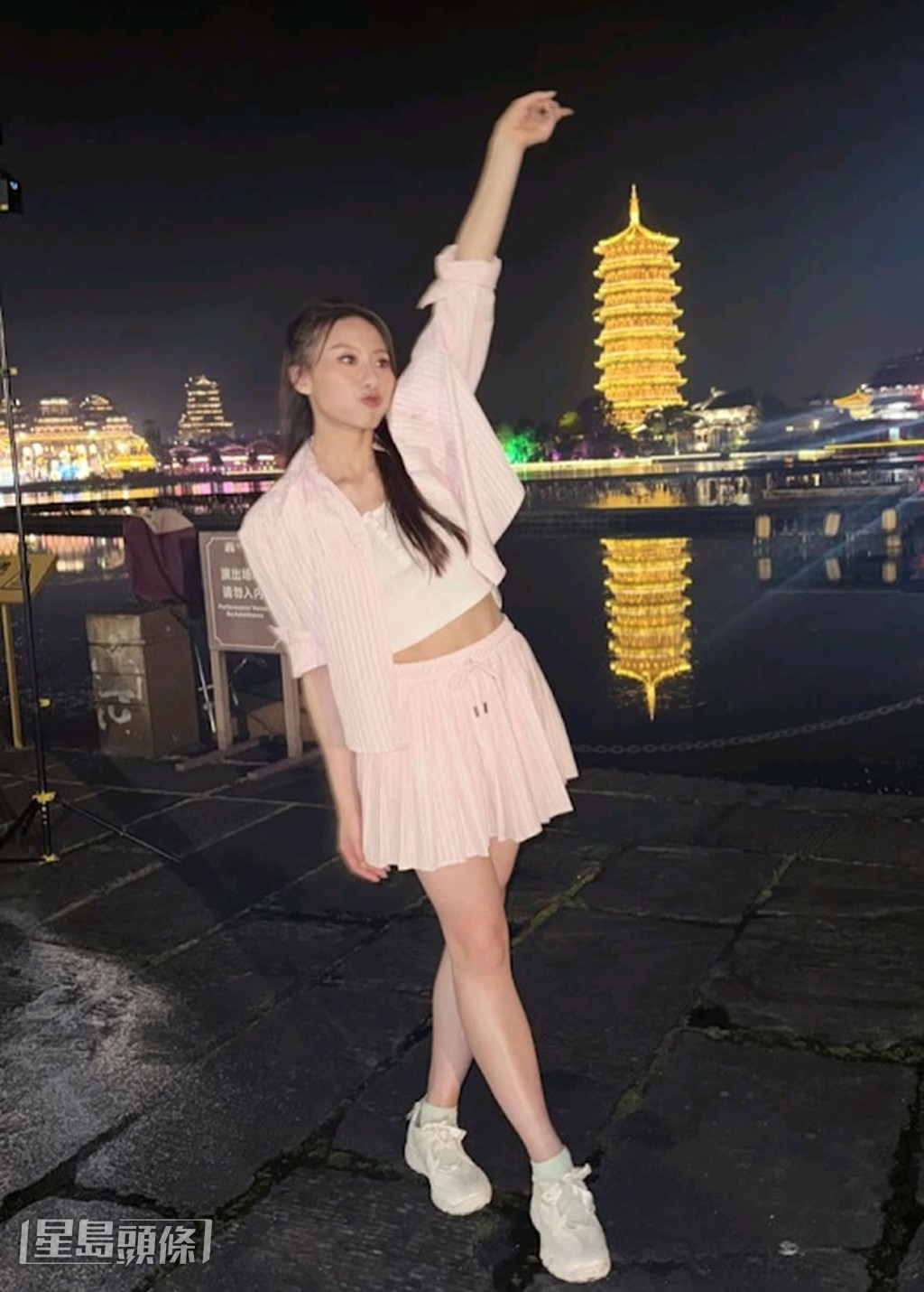 隨隊到湖南進行拍攝，Bernice寓工作於娛樂，玩得不亦樂乎。