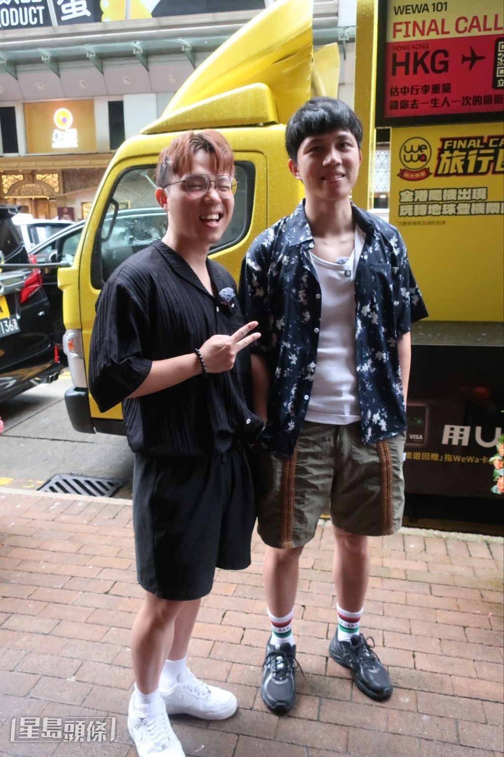 今日(8月27日)JFFT的良少和米爺於旺角出席商業活動。 今日(8月27日)JFFT的良少和米爺於旺角出席商業活動。