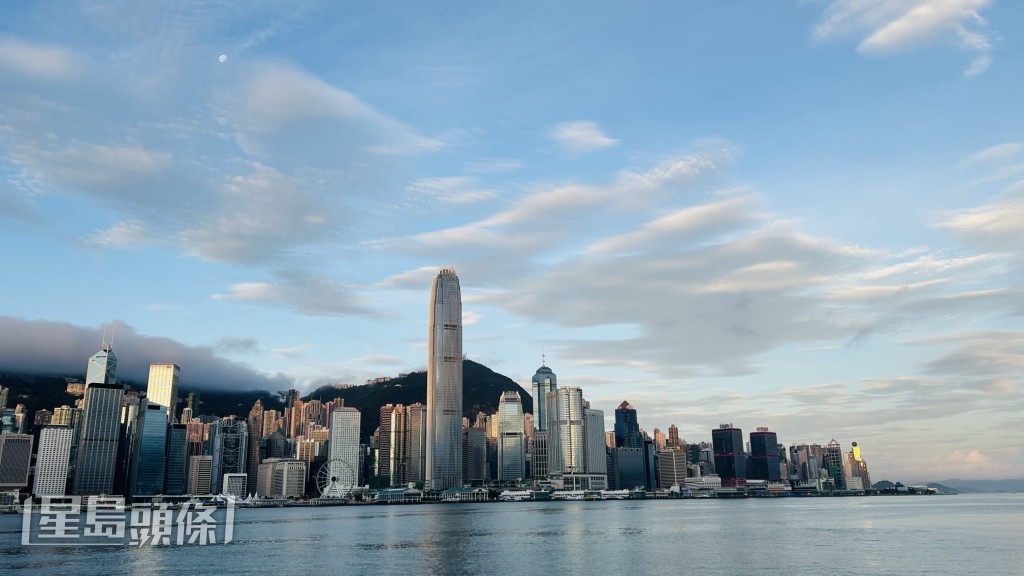 本港地區今日部分時間有陽光，有一兩陣驟雨。蔡楚輝攝