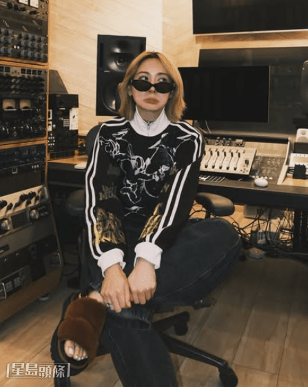 RIIANA雖然有「bad girl」感覺,但原來她喜歡睇書、接觸大自然。 RIIANA雖然有「bad girl」感覺,但原來她喜歡睇書、接觸大自然。
