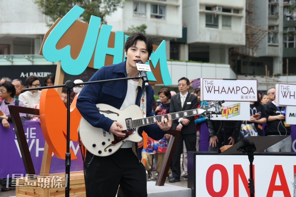 Michael C特意唱出由對方歌曲組成的Medley來紀念方大同。