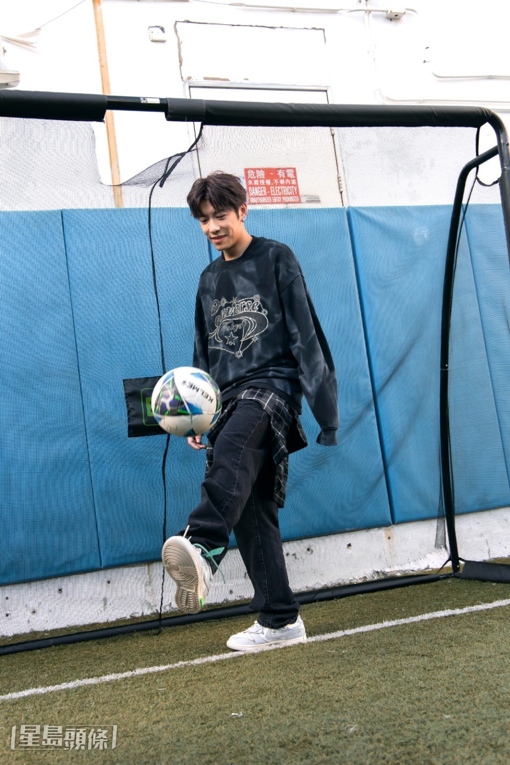 洪嘉豪愛踢波去放鬆心情。 洪嘉豪愛踢波去放鬆心情。