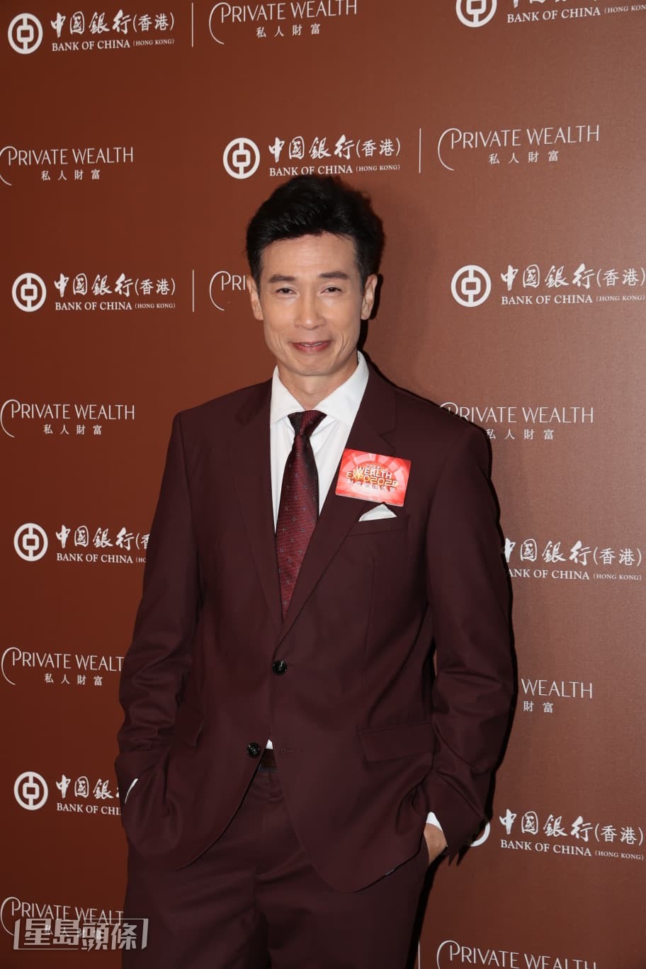他説：「男人賺錢，將錢全拿返屋企給老婆，句號。哈哈！」