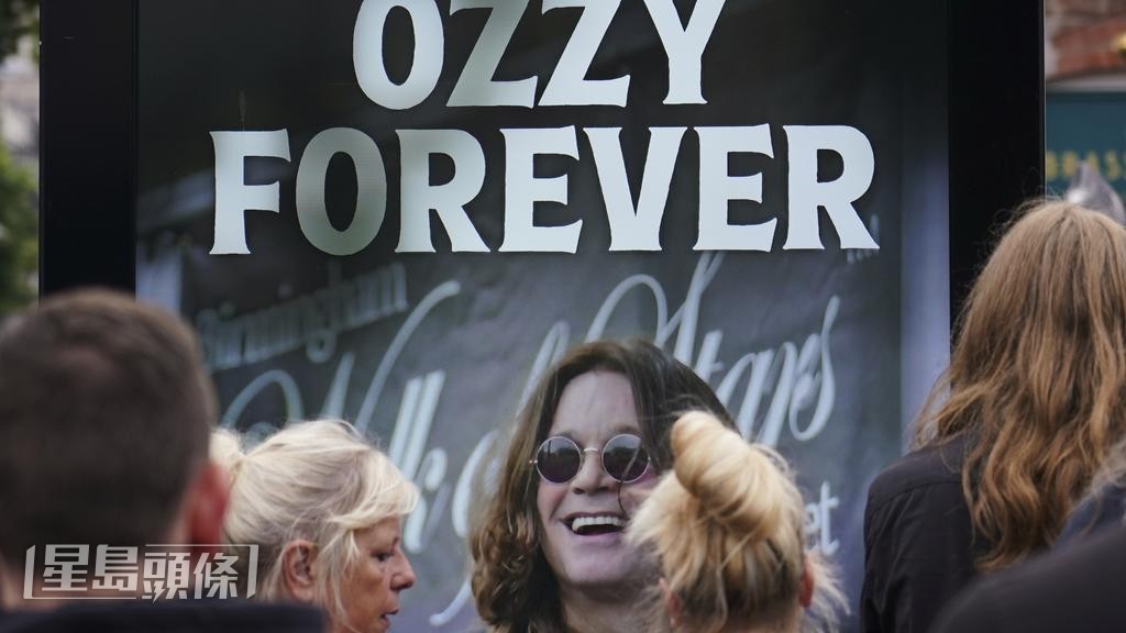 Ozzy的喪禮昨在伯明瀚舉行。 Ozzy的喪禮昨在伯明瀚舉行。