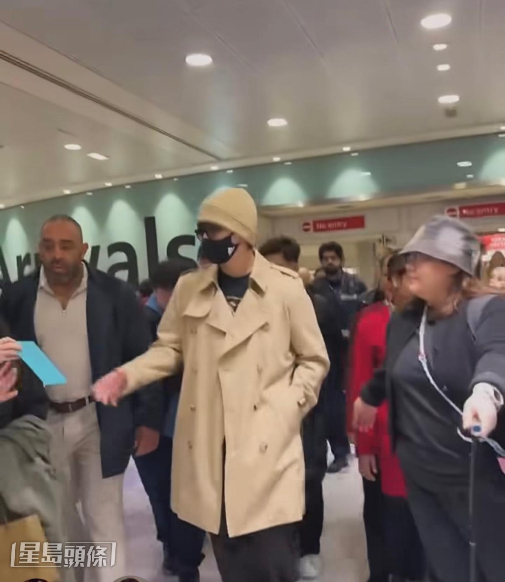 有不少姜糖把握機會送小禮物又遞信給姜濤。 有不少姜糖把握機會送小禮物又遞信給姜濤。