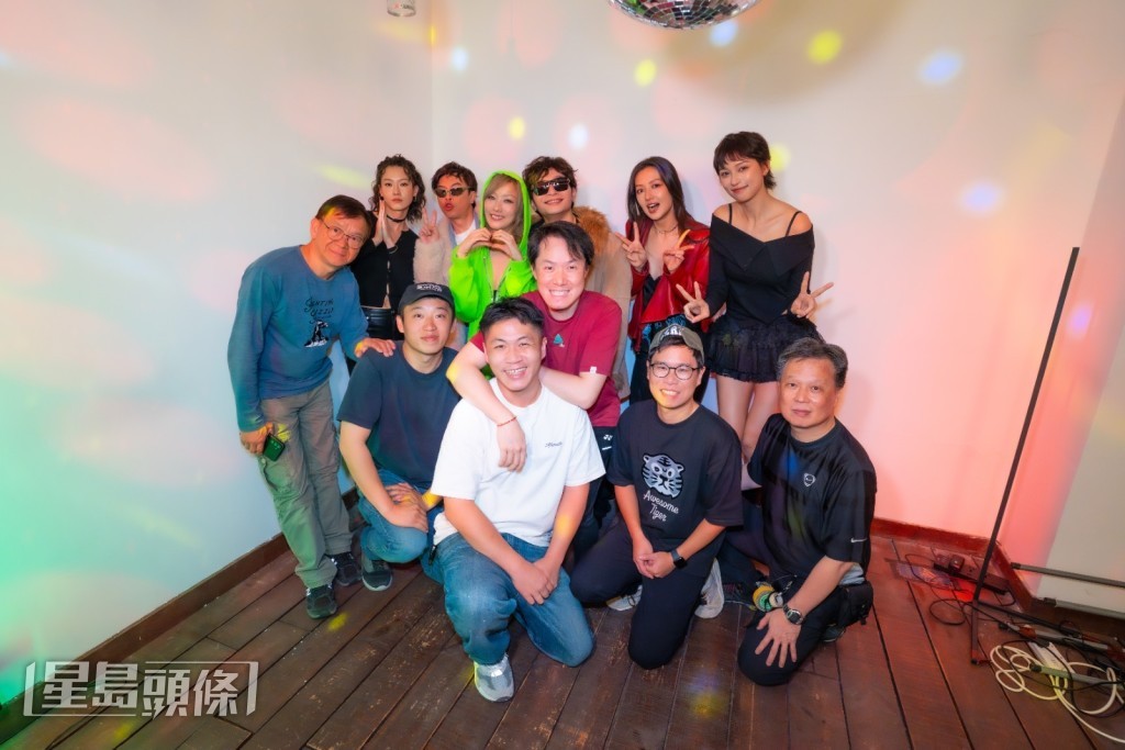一班台前幕后合作愉快。