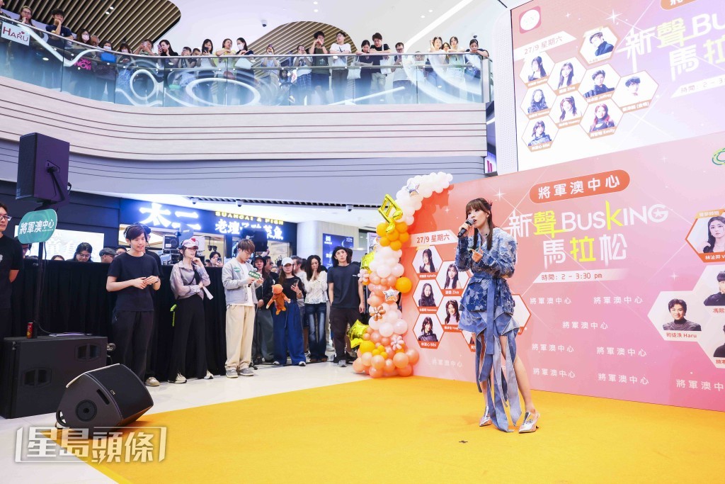 甄敏芳 Jenny演唱《凡星》及《就算世界無童話》。