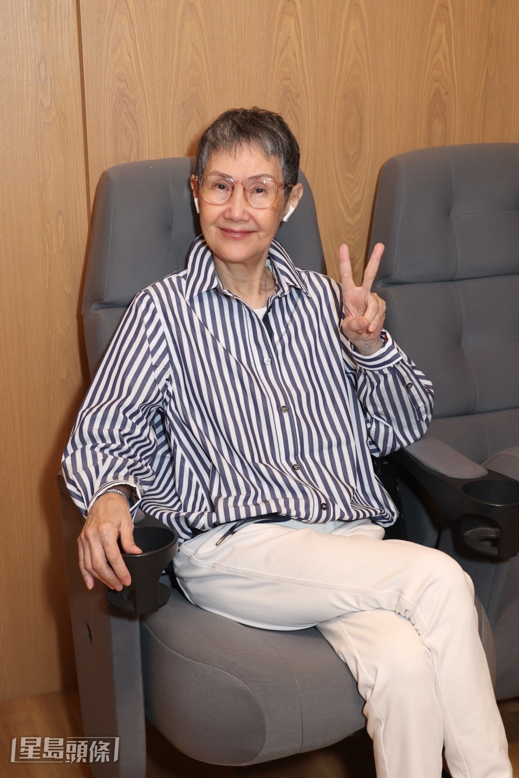 老公姜大衛也很鼓勵她,於是便答應演出。 老公姜大衛也很鼓勵她,於是便答應演出。
