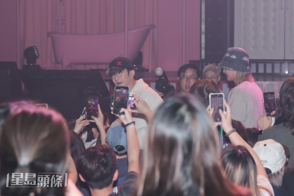 Anson Lo、Jeremy及Jeffrey進場時更全場起哄。