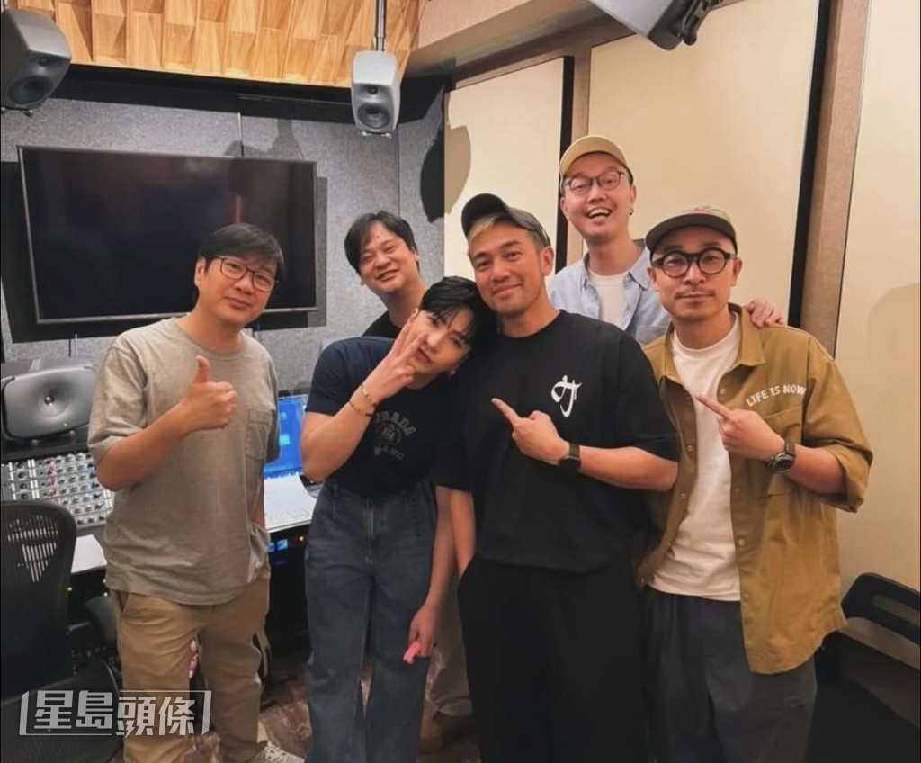 Dear Jane全員陪錄《你都有今日》錄足4個鐘。 Dear Jane全員陪錄《你都有今日》錄足4個鐘。